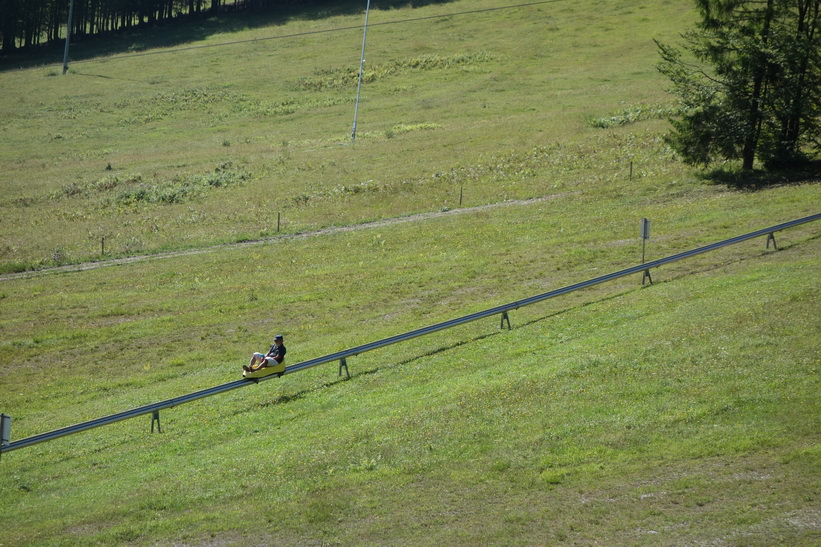 Vid starten på min vandring från Kranjska Gora upp till Ciprnik. The Besna Pehta (Furious Pehta) summer toboggan run.