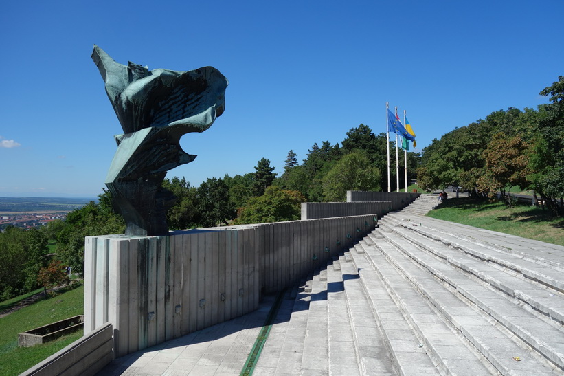 Ett monument jag stötte på. Promenaden upp till Pécs TV-torn.