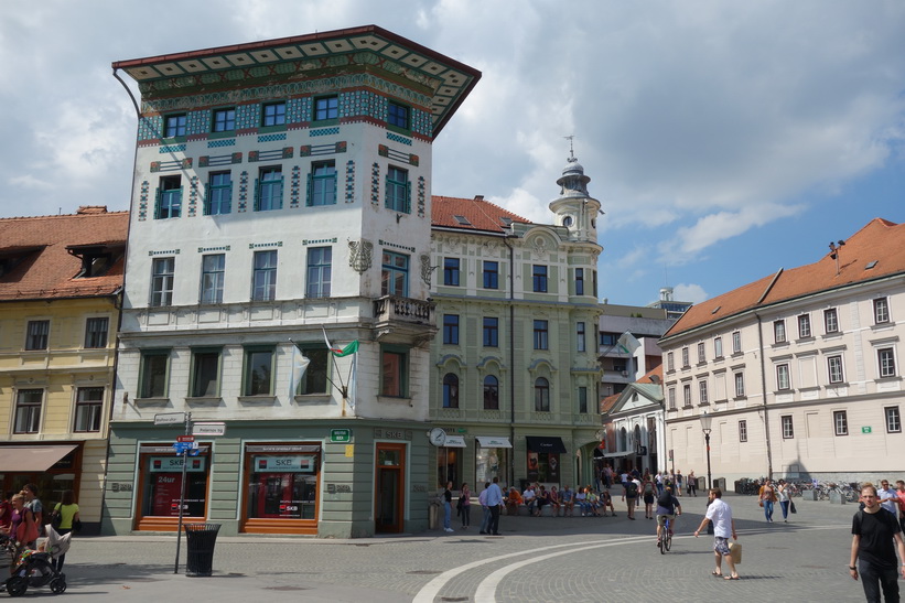 Hauptman House byggt år 1873. Ett mästerverk som överlevde den stora jordbävningen år 1895. Prešeren Square med sin fantastiska arkitektur, Ljubljana.