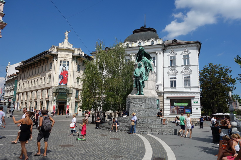 Prešeren Square med sin fantastiska arkitektur, Ljubljana.