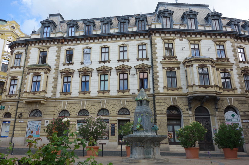 Zsolnay Fountain, Széchenyi tér, Pécs.