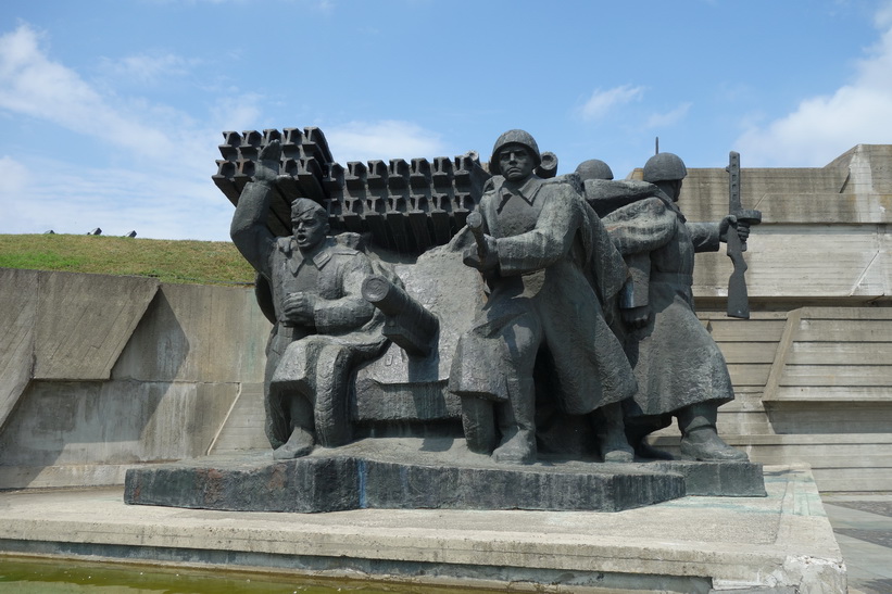 Monument vid moderlandsmonumentet, Kyiv.