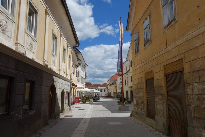 Linhartov trg i gamla staden i Radovlica.