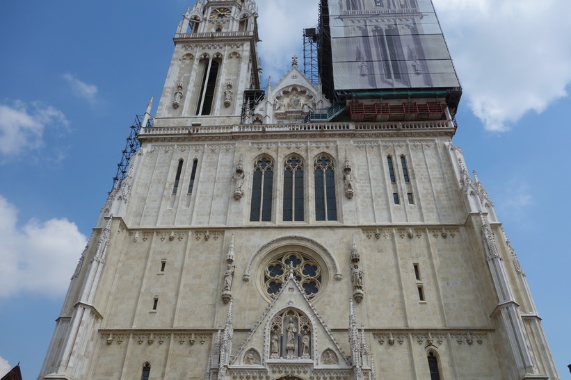 Den fantastiska katedralen i Zagreb. Officiellt namn: Jungfru Marie himmelsfärds och sankt Stefans och Ladislavs katedral.