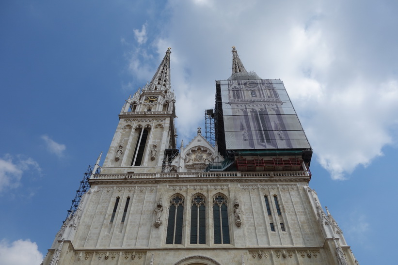 Den fantastiska katedralen i Zagreb. Officiellt namn: Jungfru Marie himmelsfärds och sankt Stefans och Ladislavs katedral.