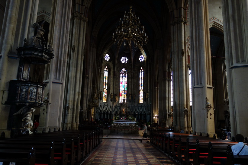 Den fantastiska katedralen i Zagreb. Officiellt namn: Jungfru Marie himmelsfärds och sankt Stefans och Ladislavs katedral.