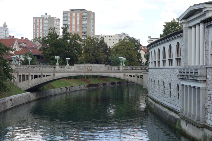 Dragon Bridge över Ljubljanica-floden, Ljubljana.
