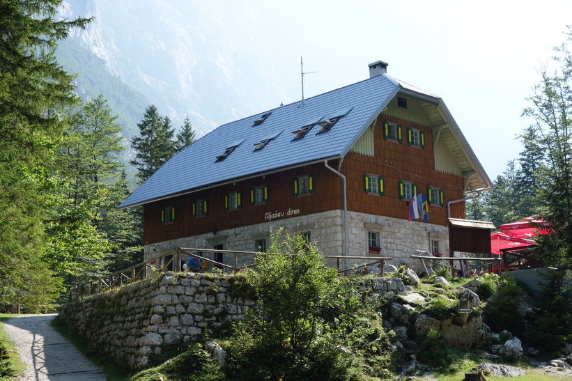 Aljažev dom, Vrata valley, TNP.