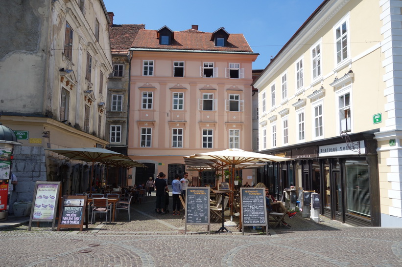 Vacker arkitektur i gamla staden, Ljubljana.