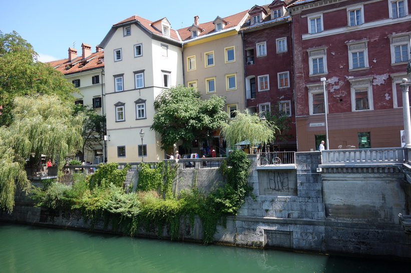 Vacker arkitektur i gamla staden, Ljubljana.