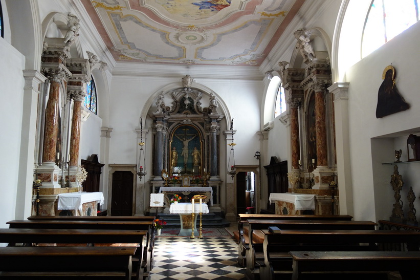 Interiören i kyrkan Cerkev sv. Štefana, gamla staden, Piran.