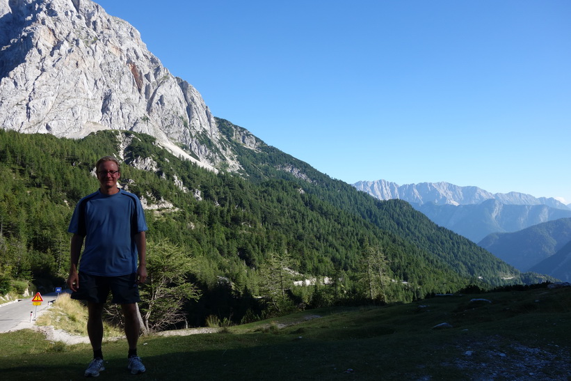 Stefan en bit nedanför Vršič Pass på den södra sidan. Cykelturen till Vršič Pass.