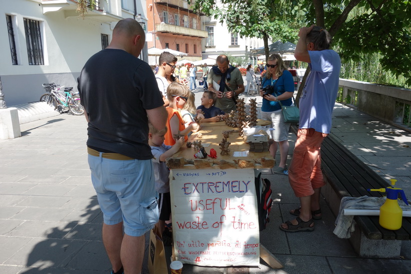 Promenaden vid floden Ljubljanica i centrala Ljubljana.