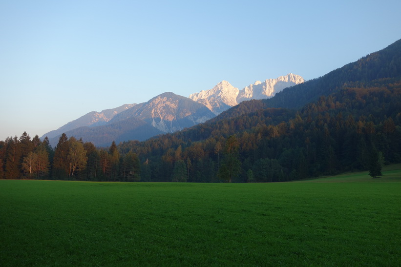 Någonstans mellan Mojstrana och Kranjska Gora längs cykelväg D-2.