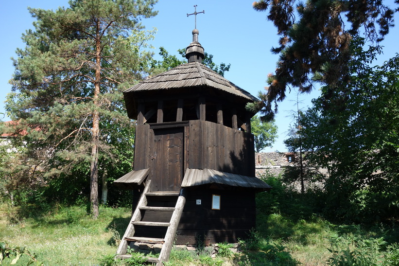 Byggnad vid St Michael's wooden church, Museum of Folk Architecture, Uzhhorod.