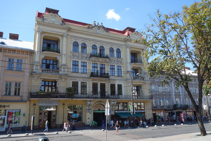 Arkitekturen i gamla staden i Lviv.