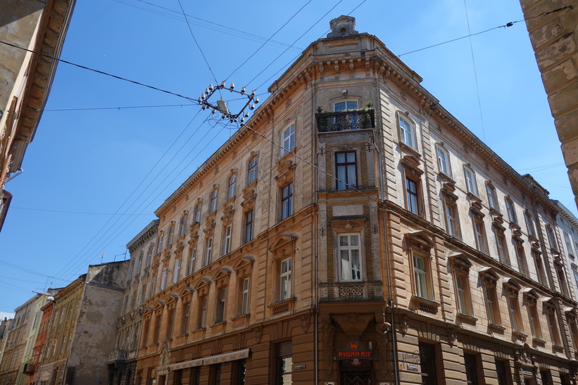 Arkitekturen i gamla staden i Lviv.