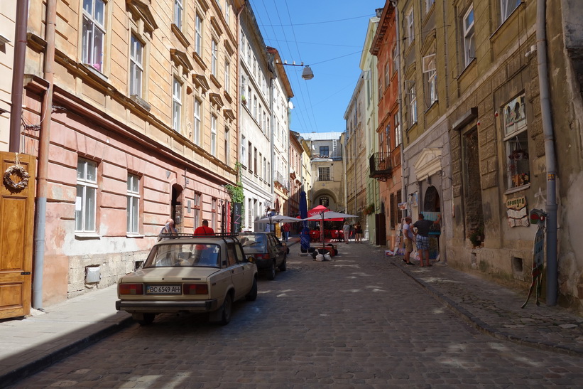 Arkitekturen i gamla staden i Lviv.