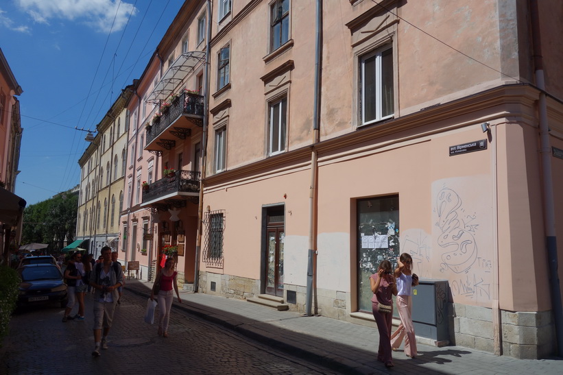 Arkitekturen i gamla staden i Lviv.
