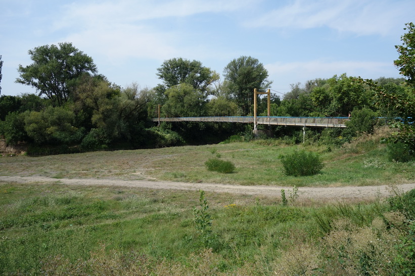 Promenad längs Uzh-floden, Uzhhorod.