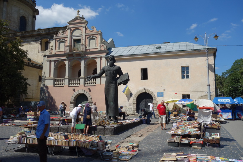 Marknad i gamla staden i Lviv.