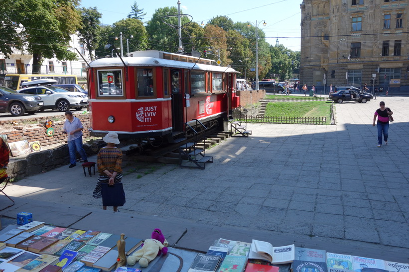 Marknad i gamla staden i Lviv.