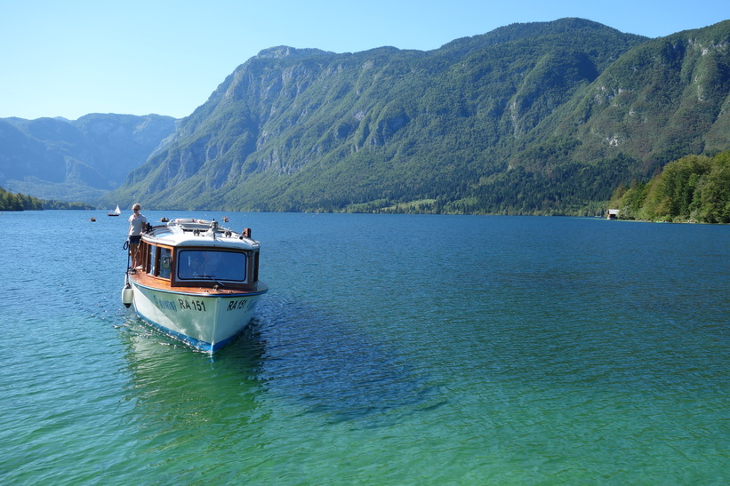 Båten som tog mig över Lake Bohinj.