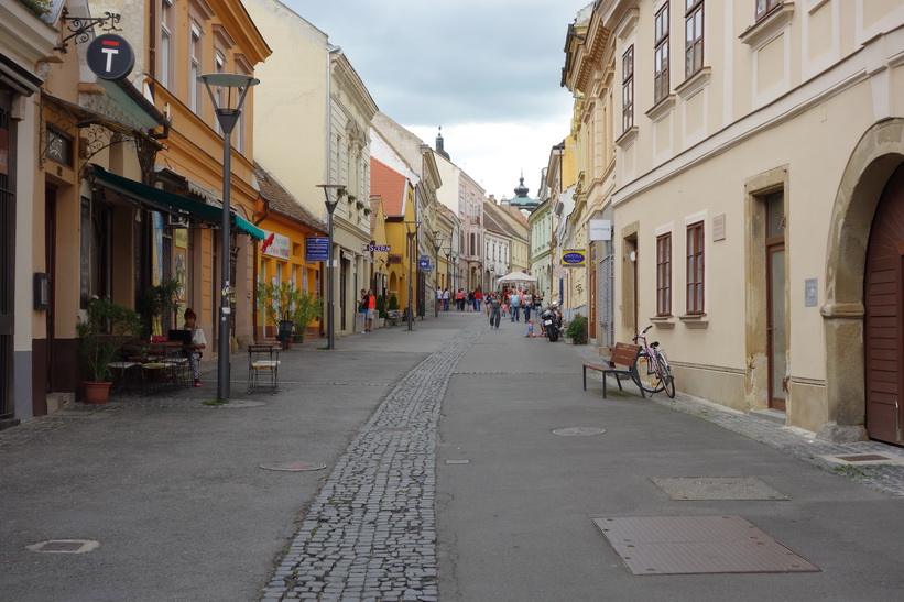 Gågata i centrala Pécs.