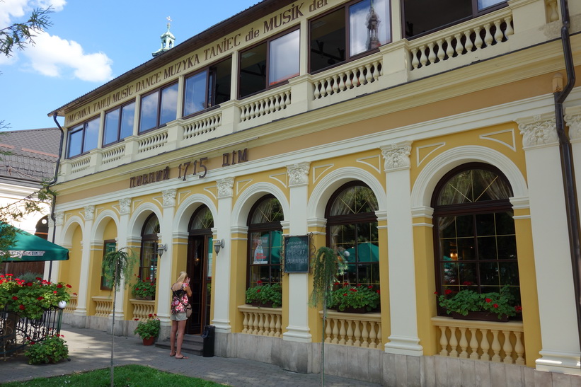 Arkitekturen i gamla staden i Lviv.