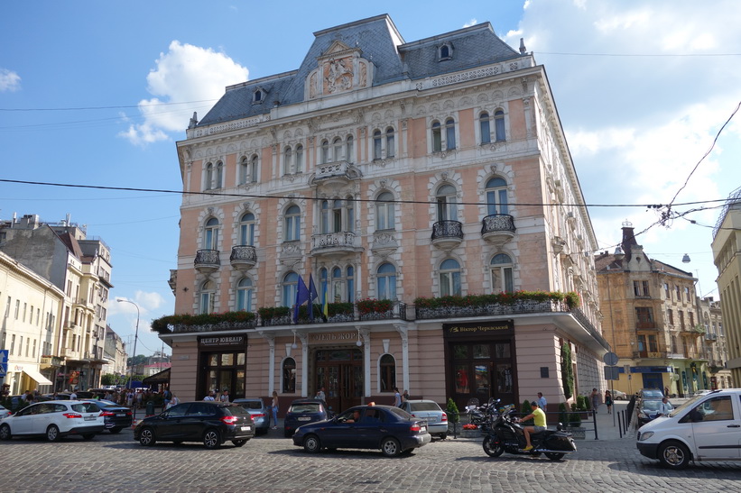 Arkitekturen i gamla staden i Lviv.