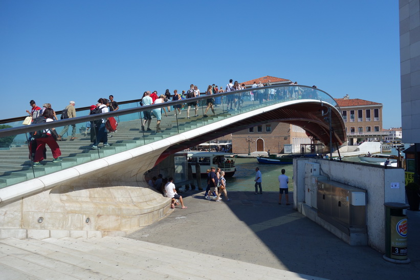 Den fjärde bron över Canal Grande, Ponte di Calatrava, Venedig.