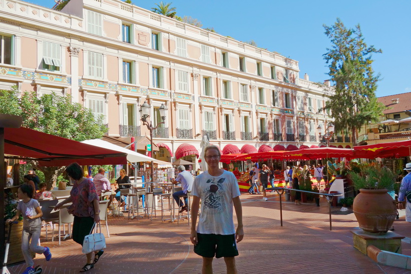 Stefan på torget Place d'Armes, Monaco.