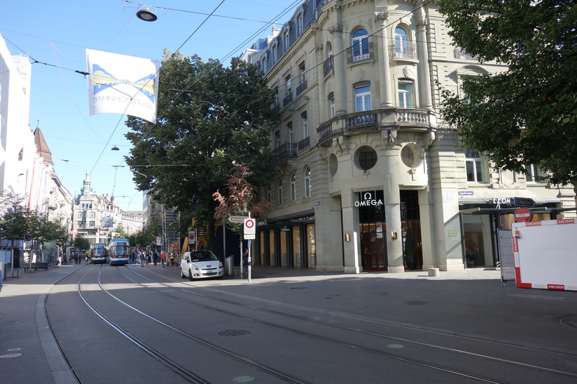 Gatuscen längs Bahnhofstrasse, Zürich.