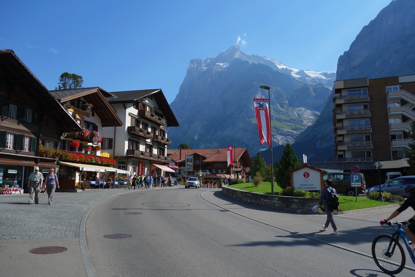 Gatuscen i centrala Grindelwald.