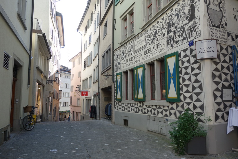 Vacker arkitektur i gamla staden, Zürich.