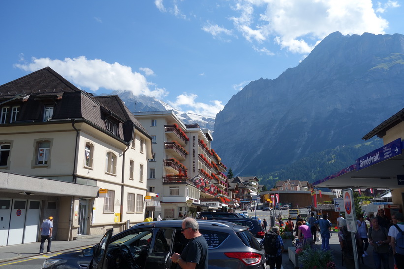 Gatuscen i centrala Grindelwald.