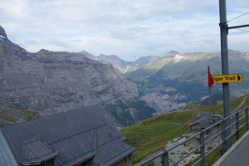 Utsikten från station Eigergletscher (2320 m.ö.h.).