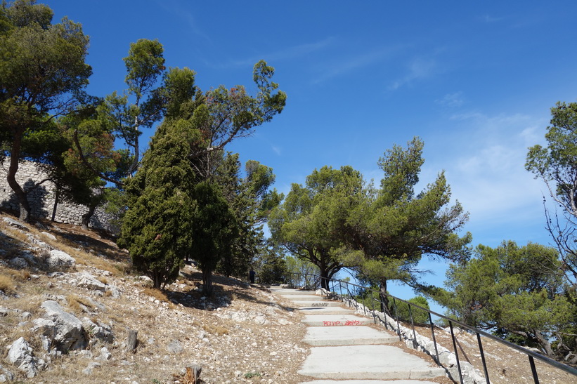 På väg upp till Basilique Notre-Dame de la Garde, Marseille.