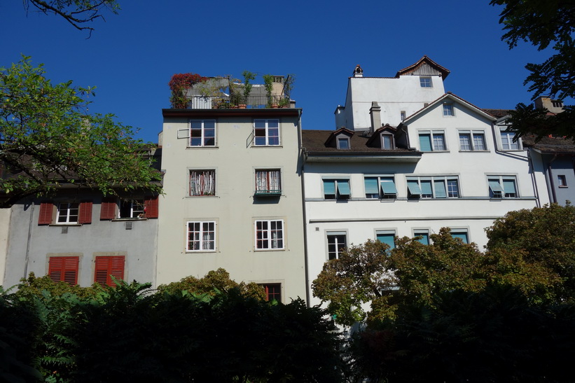 Vacker arkitektur längs gatan Spiegelgasse, Zürich.