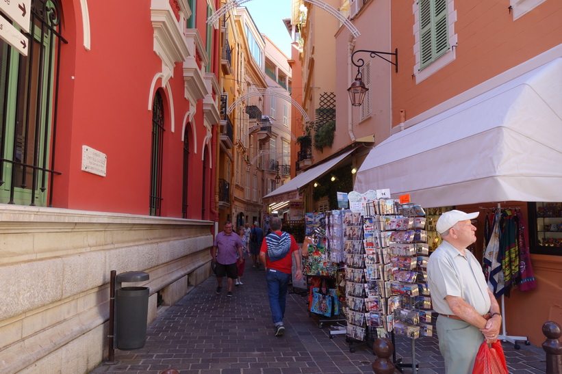 Gränd i gamla staden, Monaco.