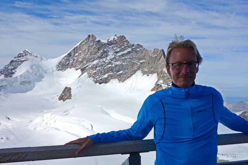 Stefan på Sphinx-terrassen med Jungfrau (4158 m.ö.h.) i bakgrunden, Jungfraujoch.