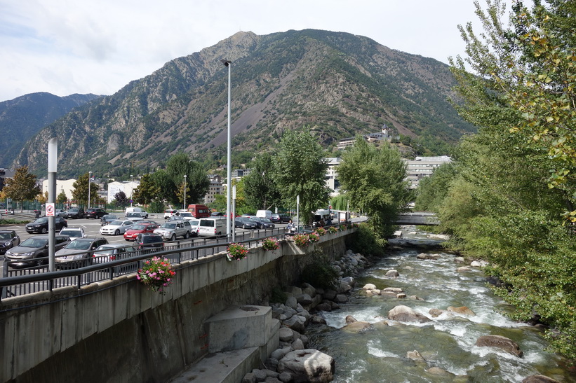 Floden Gran Valira i centrala Andorra la Vella.