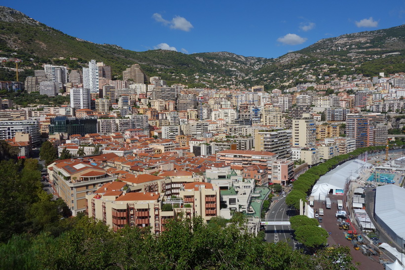 Utsikten från gatan Rue des Remparts, Monaco.