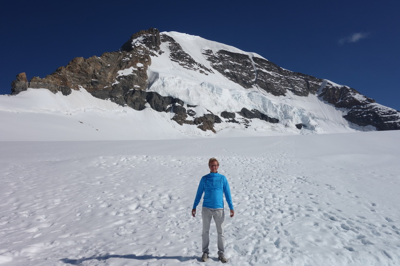 Stefan framför Mönch, promenaden från Jungfraujoch till Mönchsjochhütte.