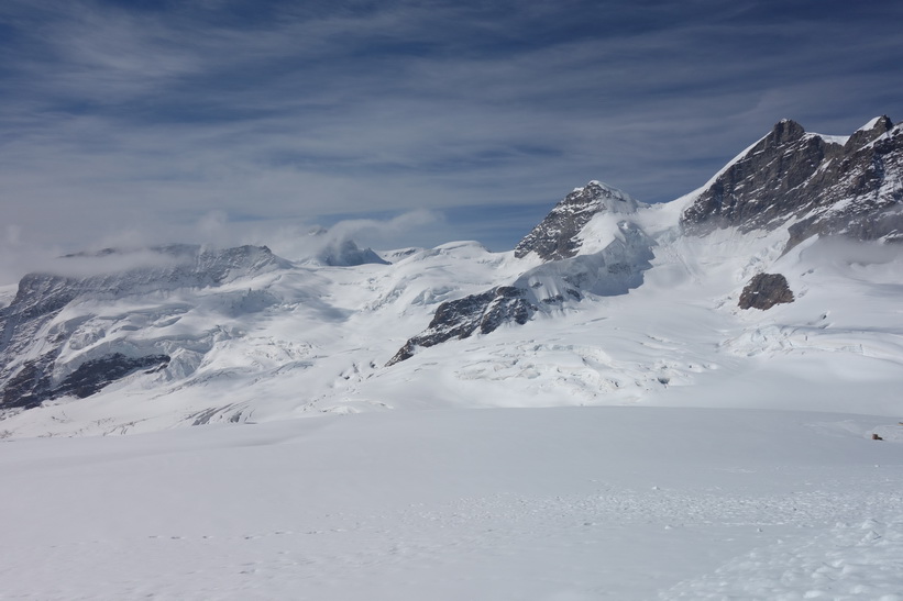 Vy under promenaden från Jungfraujoch till Mönchsjochhütte.