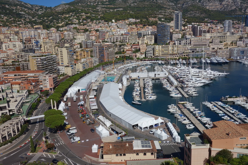 Utsikten från gatan Rue des Remparts, Monaco.