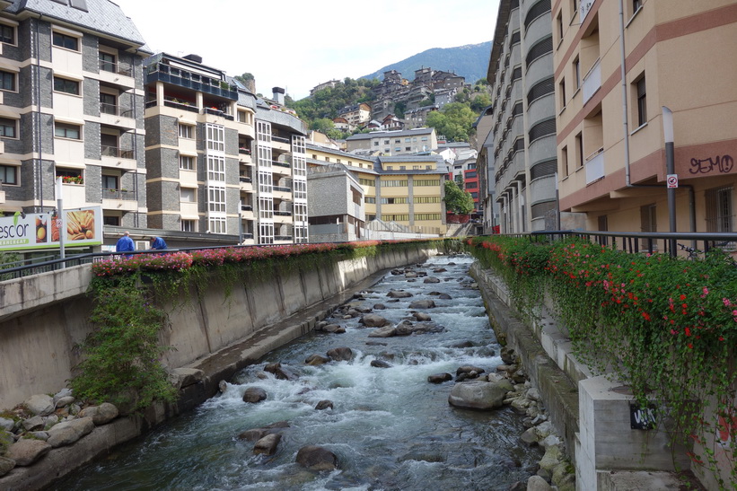 Floden Gran Valira i centrala Andorra la Vella.