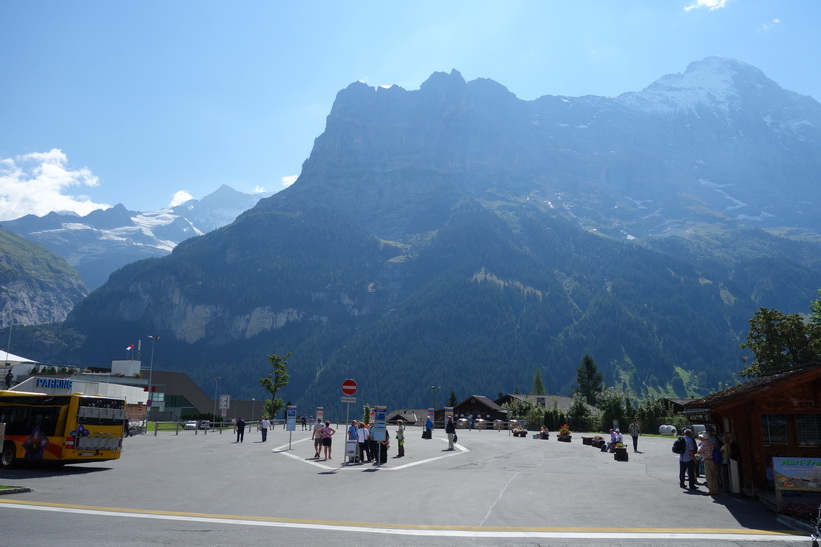 Busstationen i centrala Grindelwald.