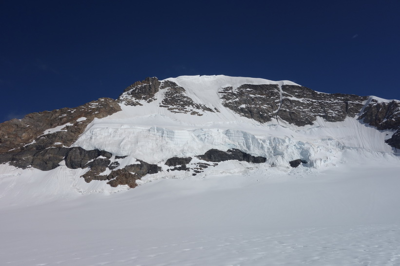 Vy under promenaden från Jungfraujoch till Mönchsjochhütte.