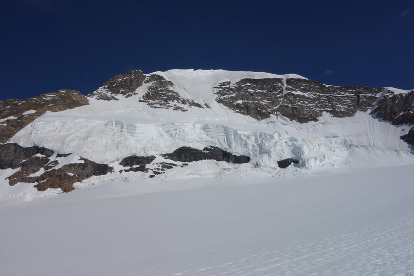 Vy under promenaden från Jungfraujoch till Mönchsjochhütte.